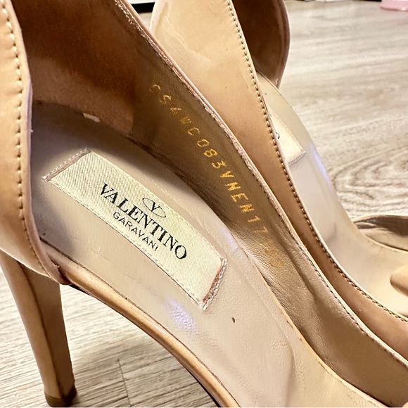Authentic Valentino Heels - size 38 - Picture 5 of 8